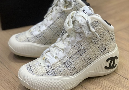 Белые кроссовки Chanel