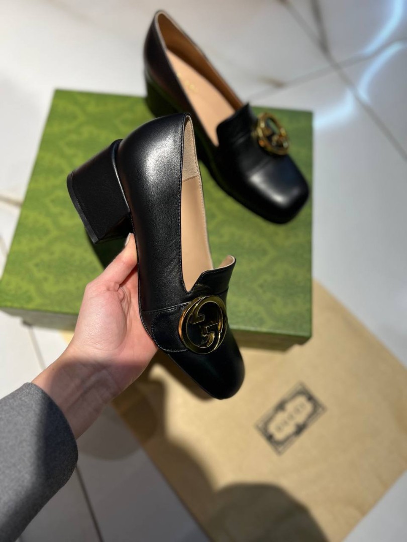 Женские кожаные черные туфли Gucci