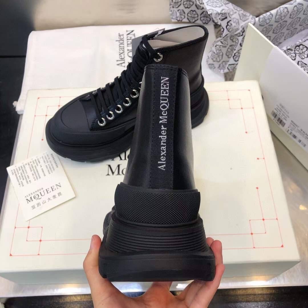 Черные кроссовки Alexander McQueen