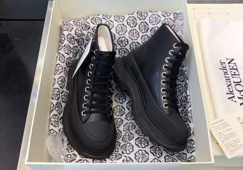 Черные кроссовки Alexander McQueen