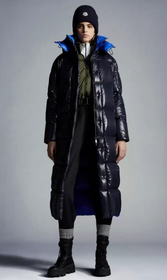 Женское пуховое пальто Moncler черное с синим