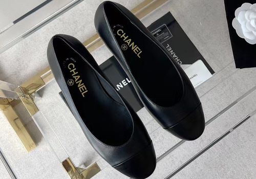 Кожаные балетки Chanel черные
