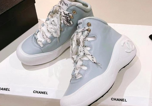 Голубые кожаные кроссовки Chanel