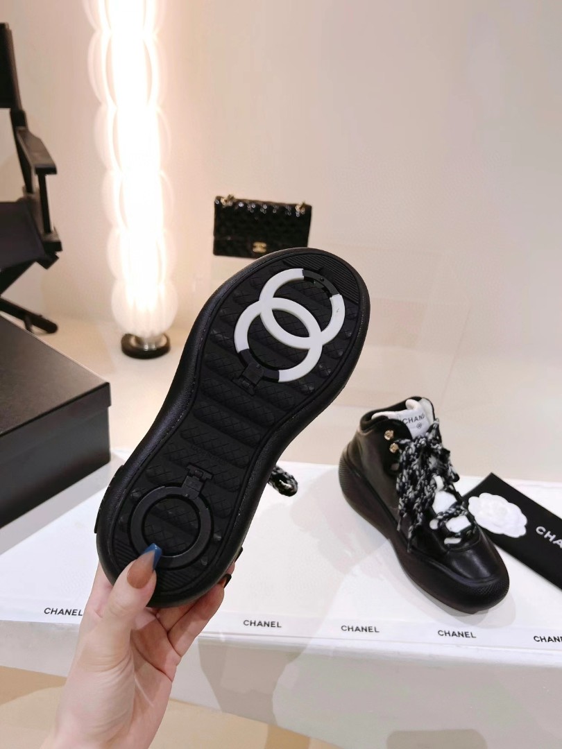 Черные кожаные кроссовки Chanel