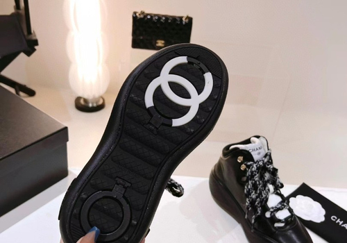 Черные кожаные кроссовки Chanel