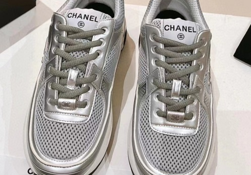 Женские кроссовки Chanel белые с серебром