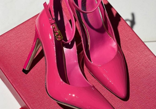 Женские туфли Valentino Garavani розовые лаковые