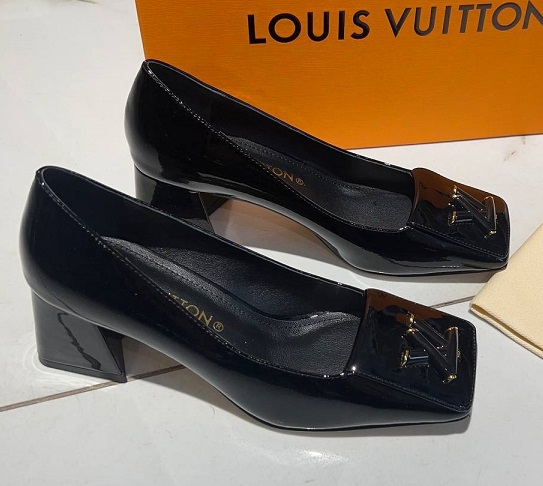 Женские черные туфли Louis Vuitton