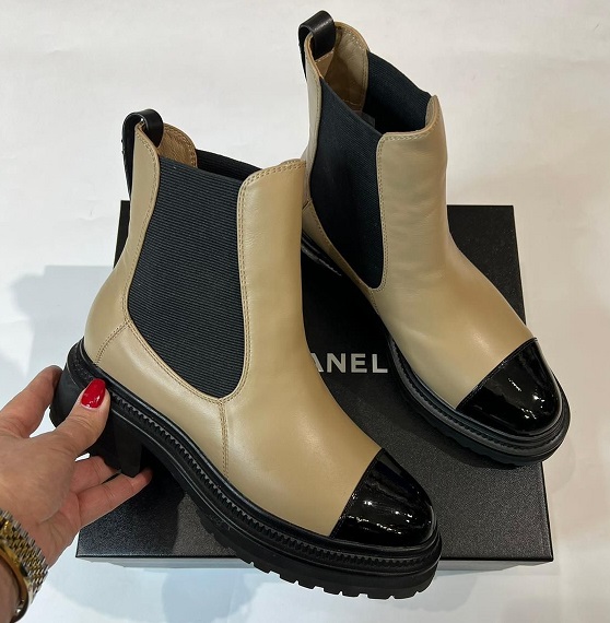 Бежевые кожаные ботинки Chanel