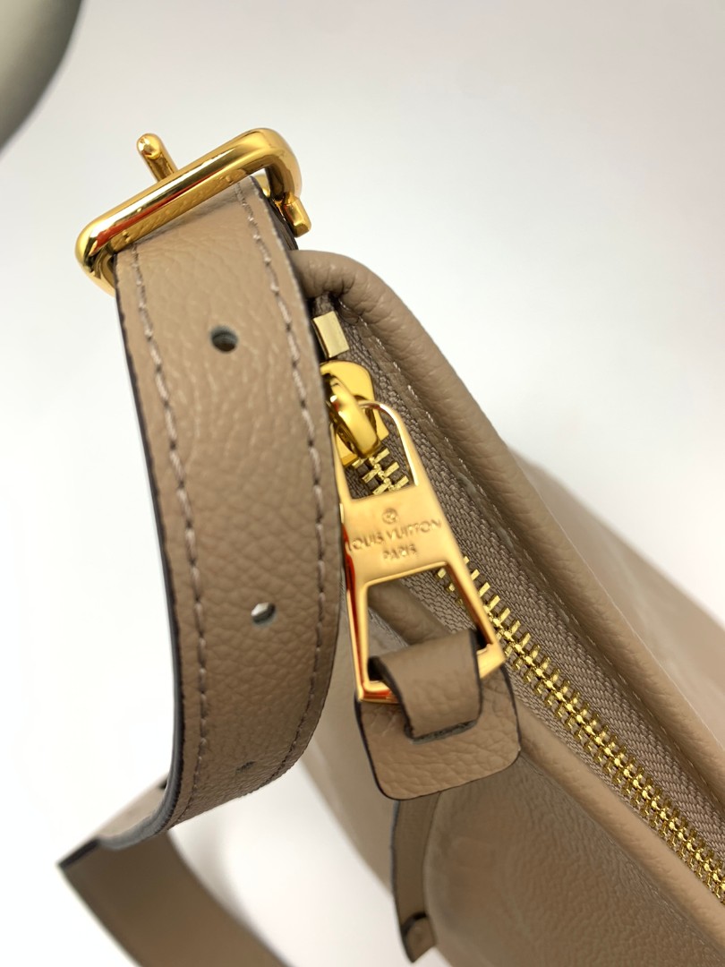 Женская бежевая сумка Louis Vuitton Carry All MM