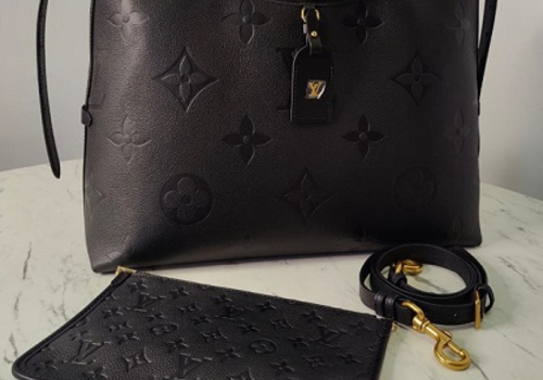 Женская черная сумка Louis Vuitton Carry All MM