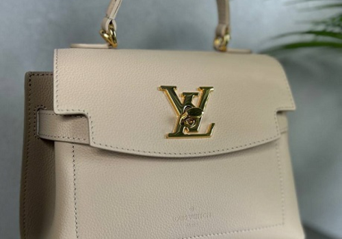 Кожаная сумка Louis Vuitton Lockme Ever BB