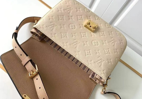 Сумка Louis Vuitton Pochette Metis молочная