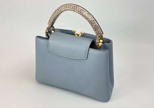 Кожаная сумка Louis Vuitton Capucines BB голубая
