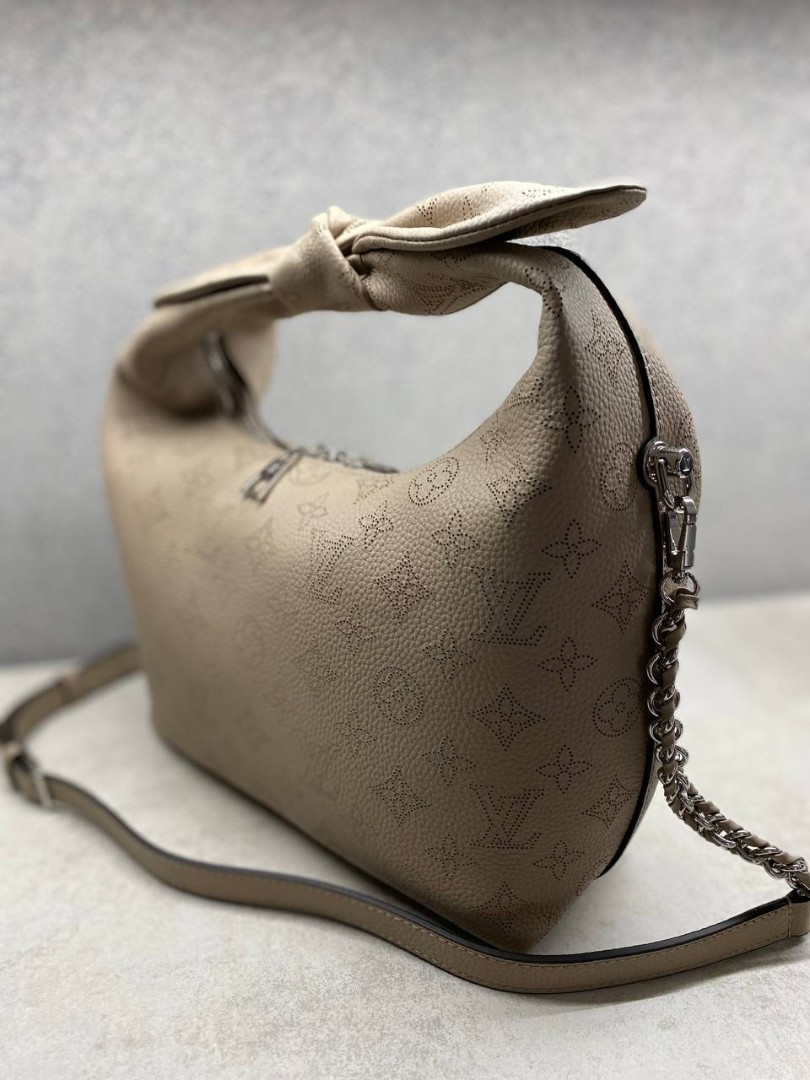 Кожаная сумка Louis Vuitton Knot бежевая
