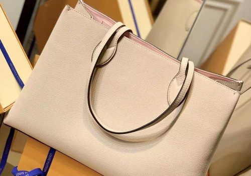 Кожаная сумка Louis Vuitton Lockme Shopper