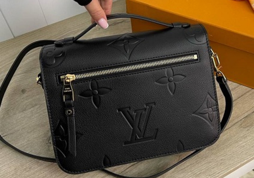Кожаная черная сумка Louis Vuitton Pochette Metis