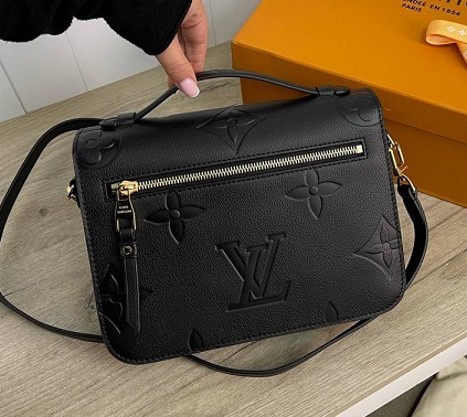 Кожаная черная сумка Louis Vuitton Pochette Metis