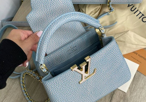 Кожаная сумка Louis Vuitton Capucines Mini