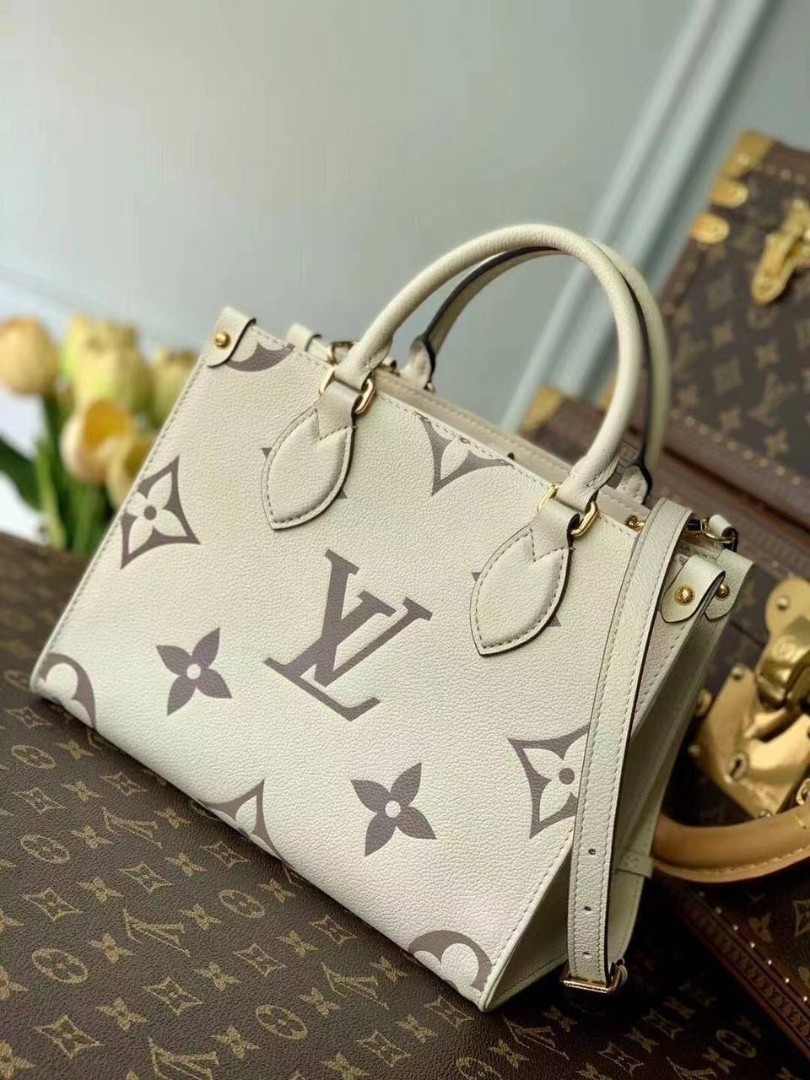 Женская кожаная сумка Louis Vuitton Onthego Escale PM