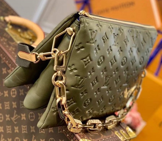 Женская кожаная сумка Louis Vuitton Coussin MM