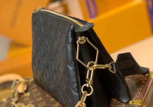 Женская кожаная сумка Louis Vuitton Coussin PM черная