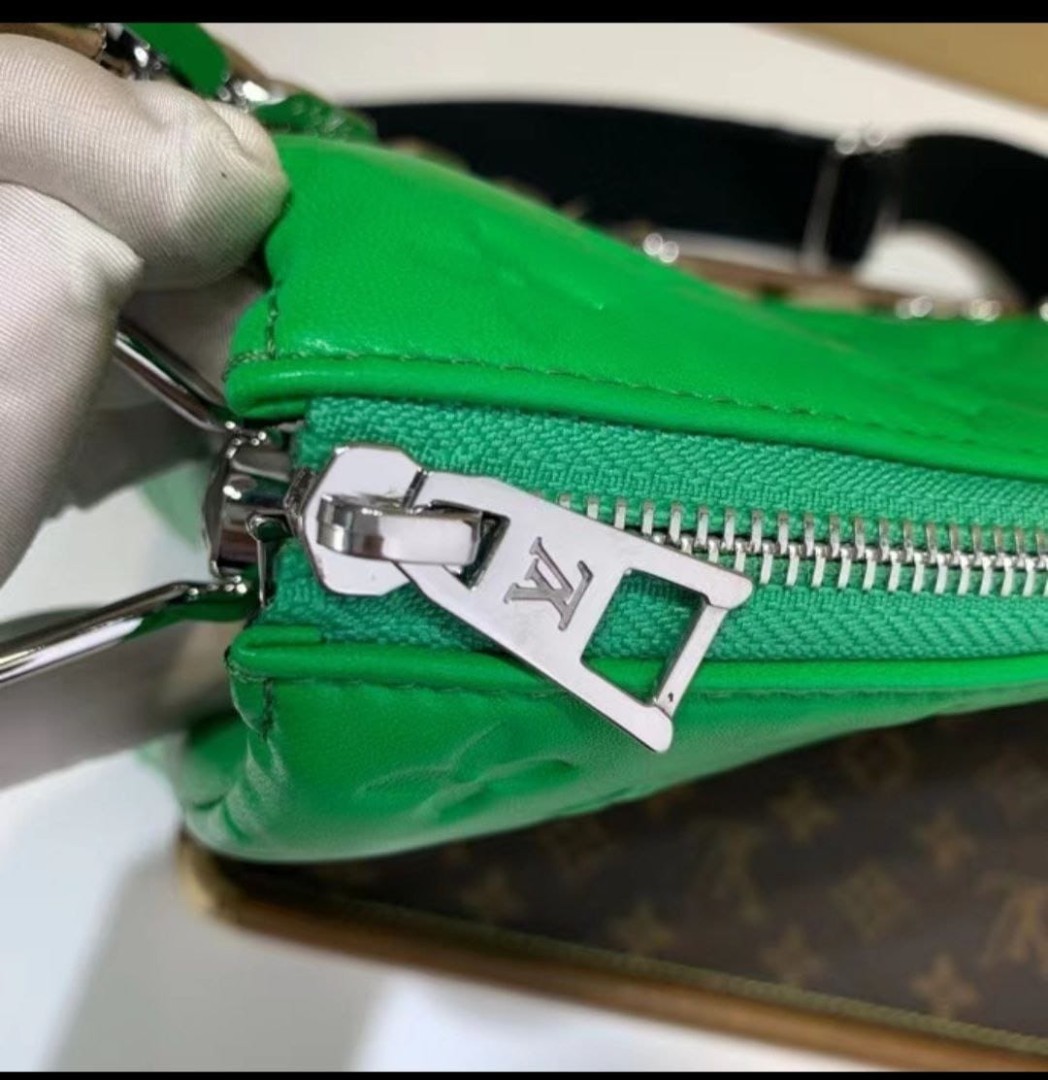Женская сумка Louis Vuitton Coussin PM зеленая