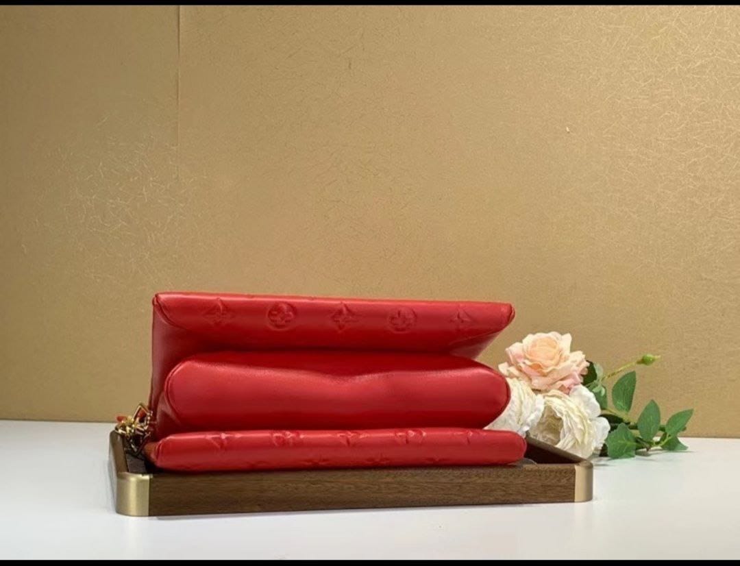 Женская сумка Louis Vuitton Coussin PM красная