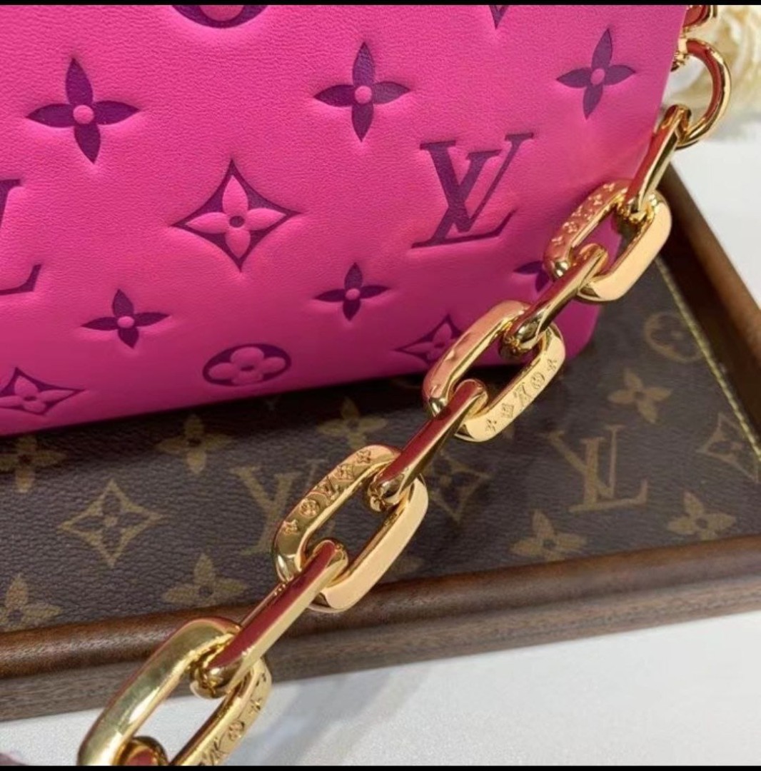 Женская сумка Louis Vuitton Coussin PM розовая
