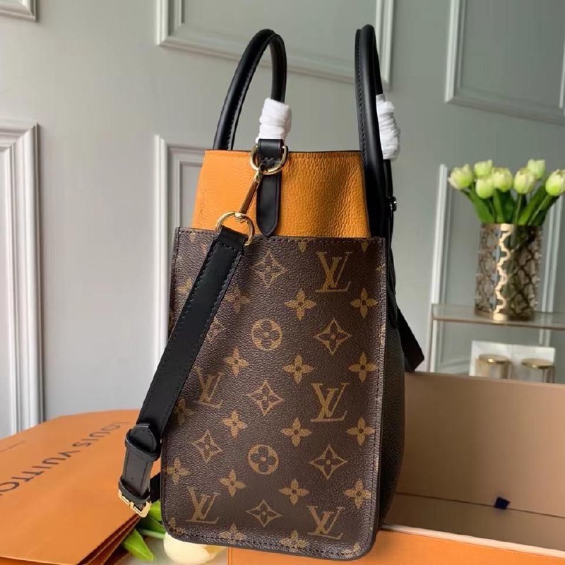 Кожаная сумка Louis Vuitton On My Side ММ черная