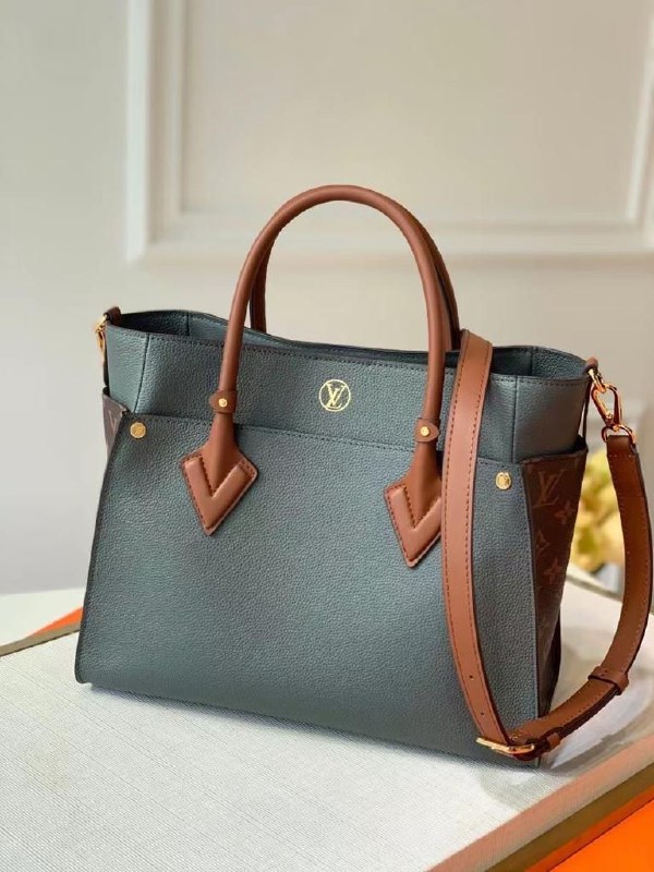 Кожаная сумка Louis Vuitton On My Side MM