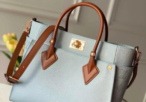 Кожаная сумка Louis Vuitton On My Side MM голубая