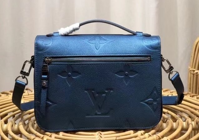 Кожаная синяя сумка Louis Vuitton Pochette Metis