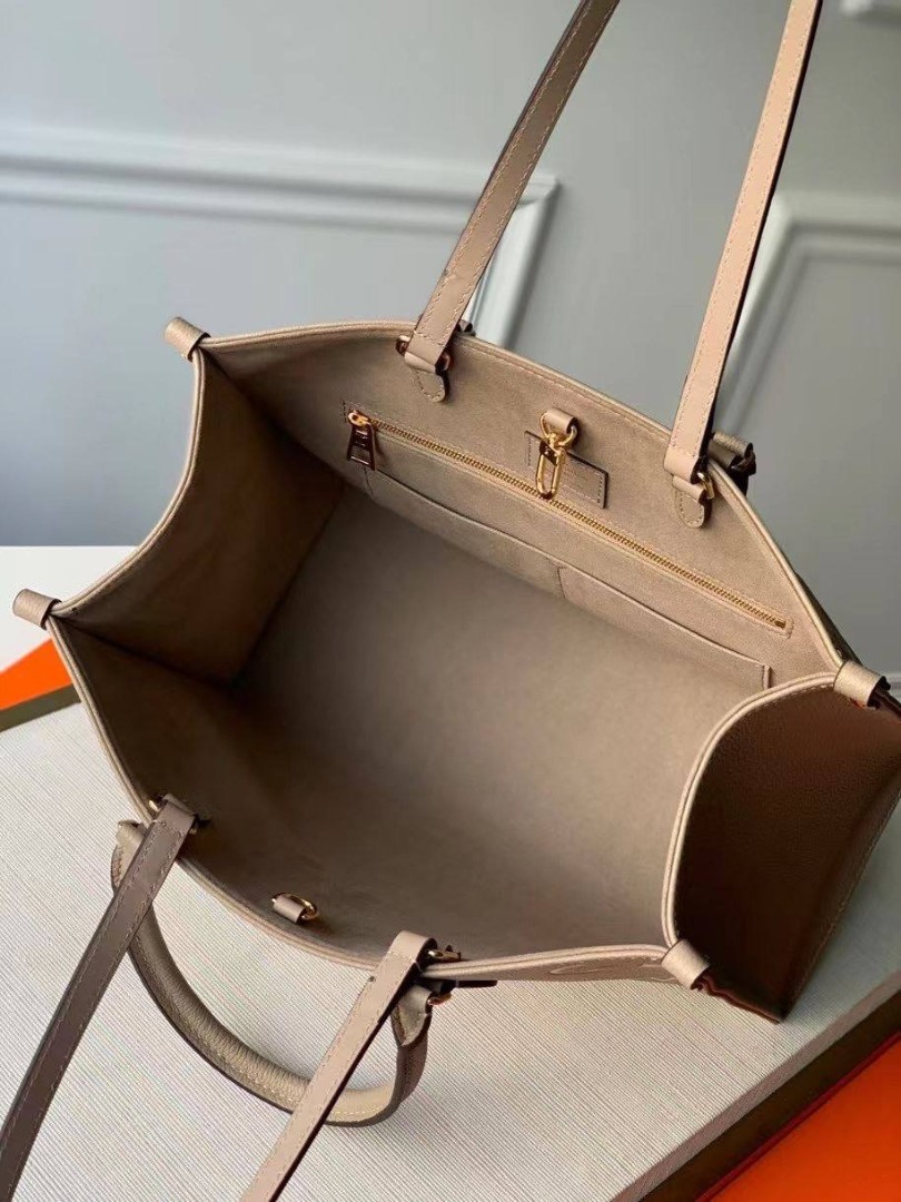 Женская кожаная бежевая сумка Louis Vuitton Onthego MM