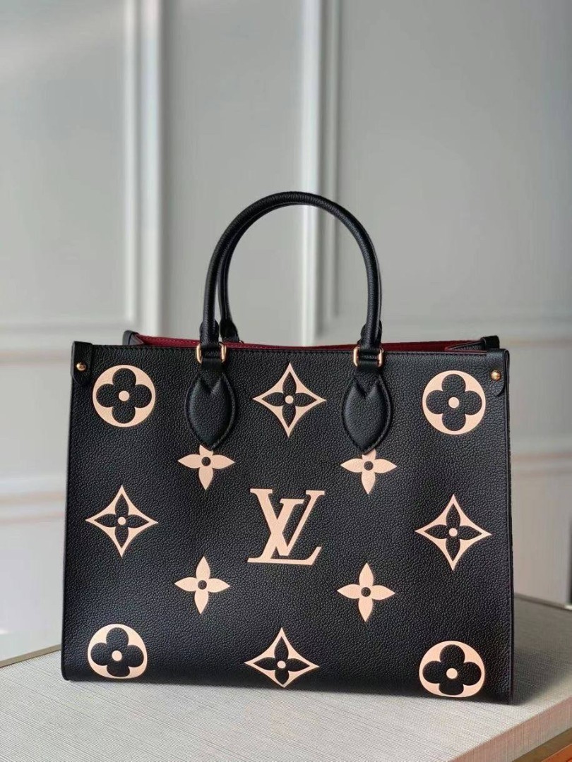 Женская кожаная черная сумка Louis Vuitton Onthego MM