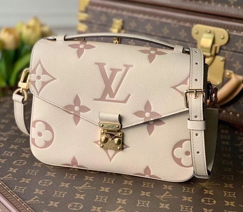 Кожаная белая сумка Louis Vuitton Pochette Metis