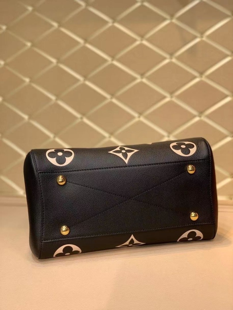 Женская кожаная черная сумка Louis Vuitton
