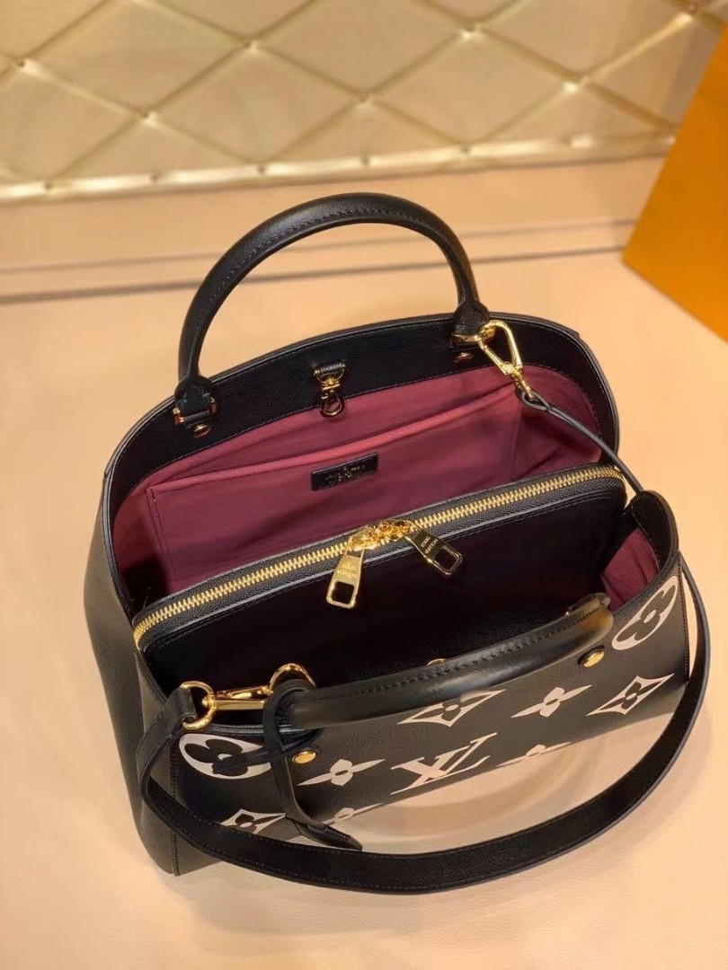 Женская кожаная черная сумка Louis Vuitton