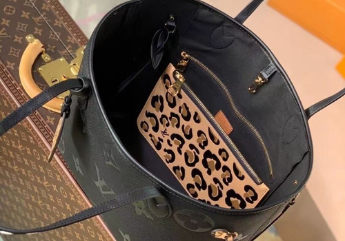 Женская кожаная сумка Louis Vuitton NeverFull MM черная