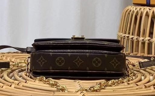 Женская сумка Louis Vuitton Pochette Metis East West