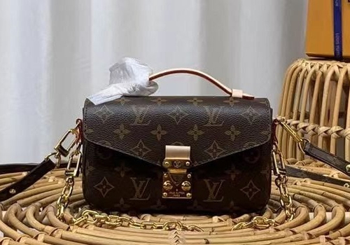 Женская сумка Louis Vuitton Pochette Metis East West