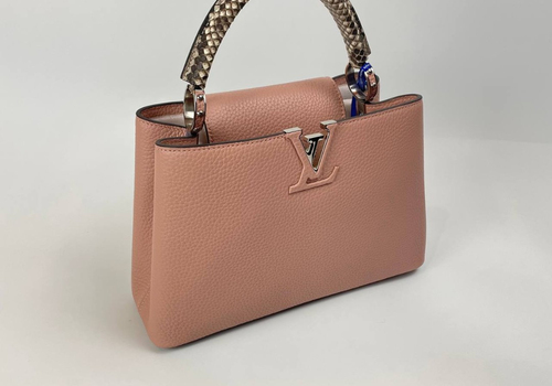 Кожаная сумка Louis Vuitton Capucines BB пудра
