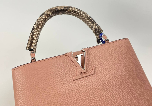 Кожаная сумка Louis Vuitton Capucines BB пудра