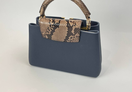 Кожаная сумка Louis Vuitton Capucines BB темно-синяя