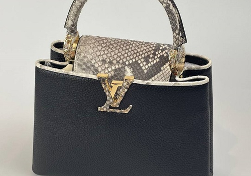 Кожаная сумка Louis Vuitton Capucines BB черная