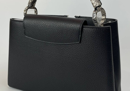 Кожаная черная сумка Louis Vuitton Capucines PM