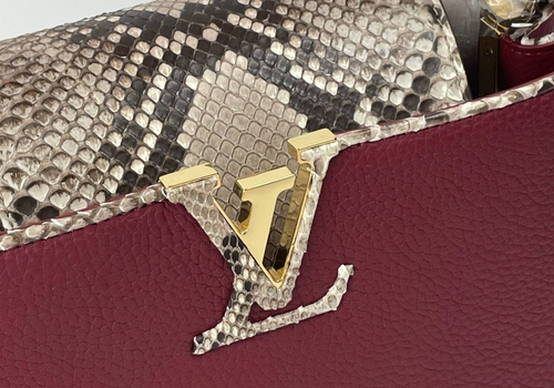 Кожаная бордовая сумка Louis Vuitton Capucines PM