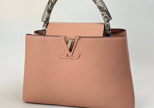 Кожаная сумка Louis Vuitton Capucines PM пудра