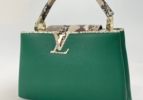 Кожаная сумка Louis Vuitton Capucines PM зеленая