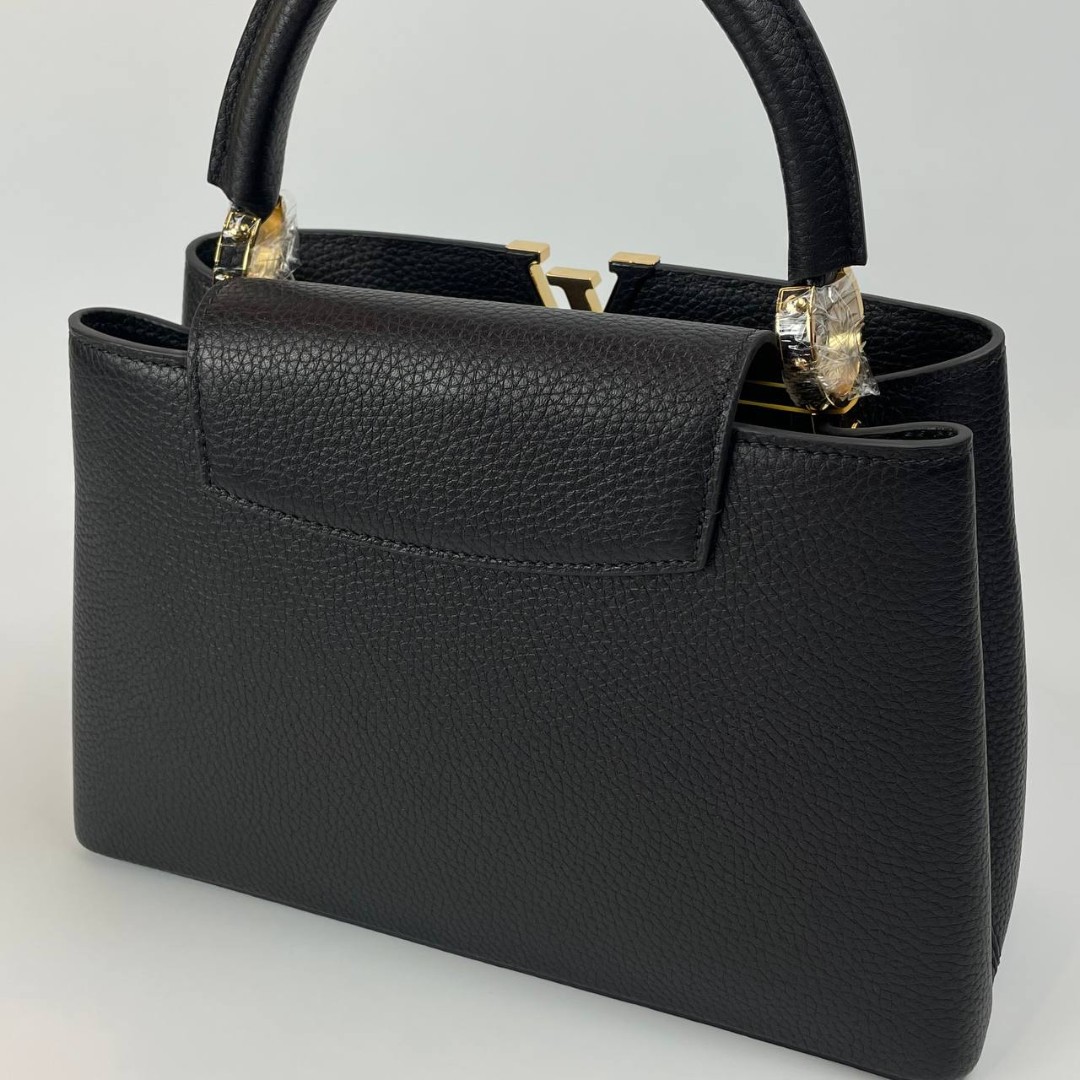Кожаная сумка Louis Vuitton Capucines PM черная